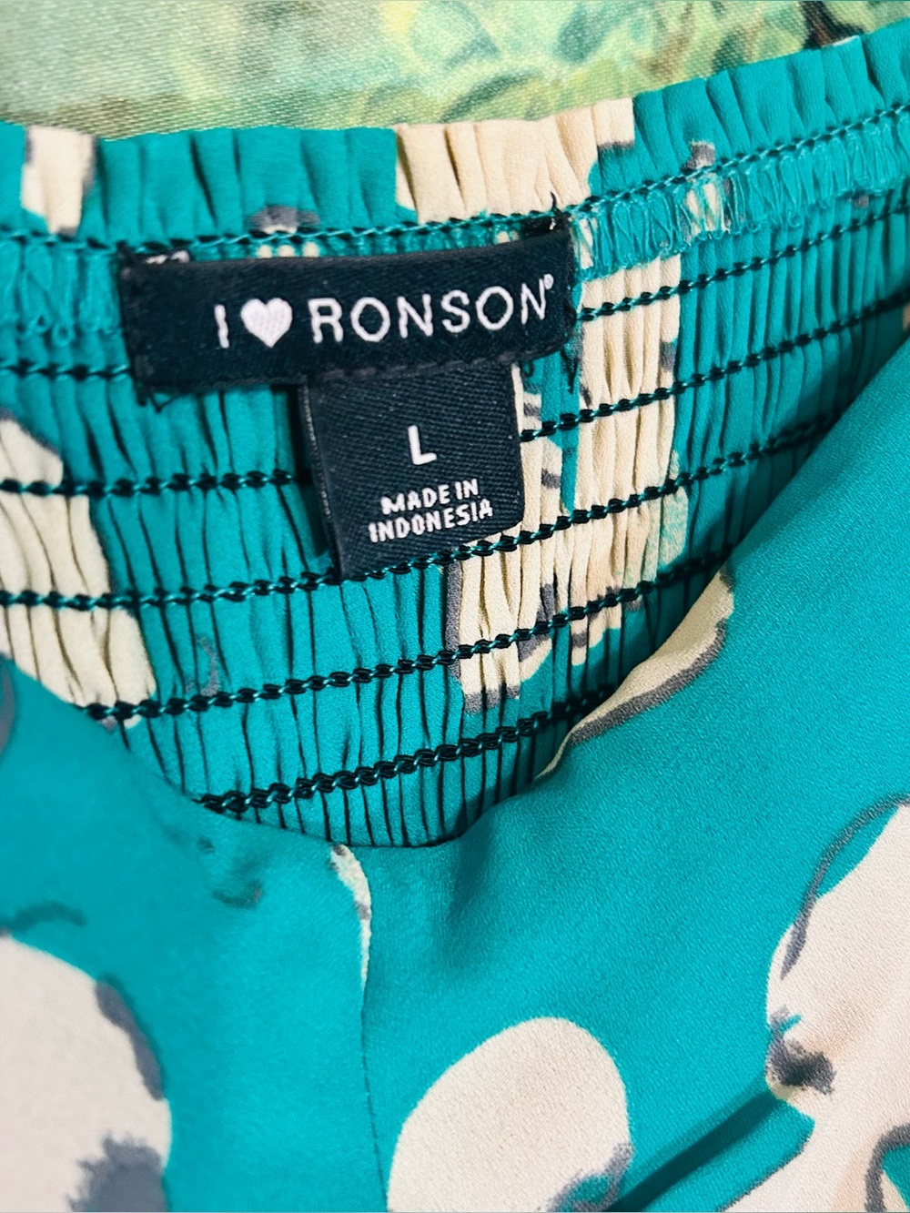 "I Heart Ronson" Floral Green
Chiffon Smocked Lined V-Neck high/Low Midi Dress L - Picture 3 of 16